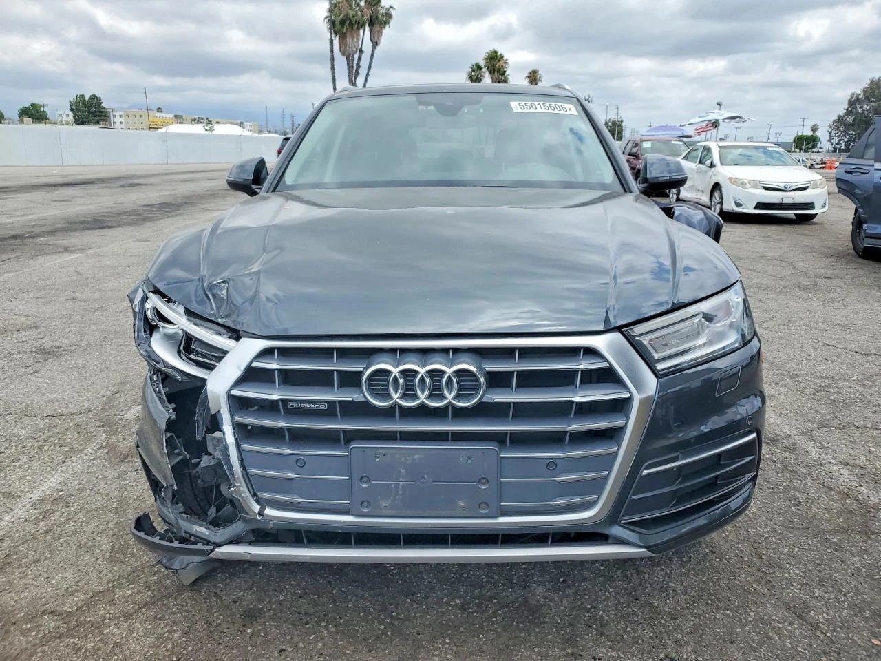 Audi Q5 2.0l Premium, снимка 5 - Автомобили и джипове - 55094239