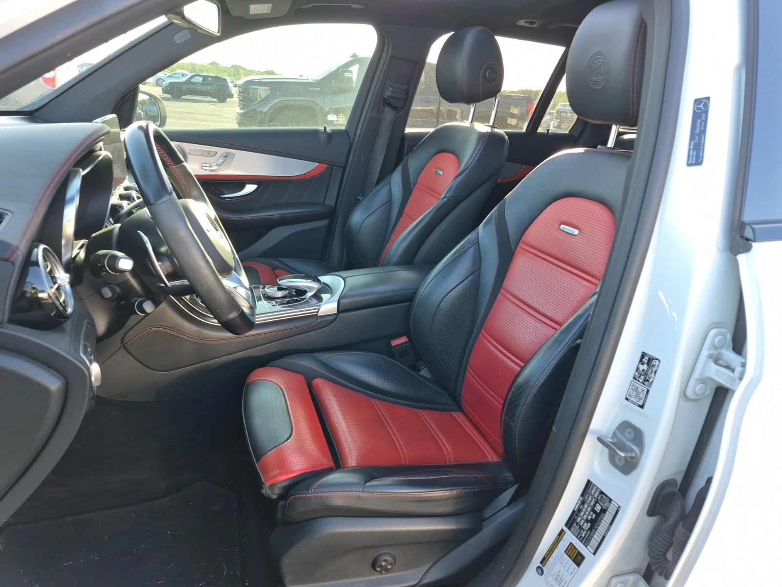 Mercedes-Benz GLC 63 AMG * CARFAX * Пълна сервизна история * , снимка 8 - Автомобили и джипове - 56125513