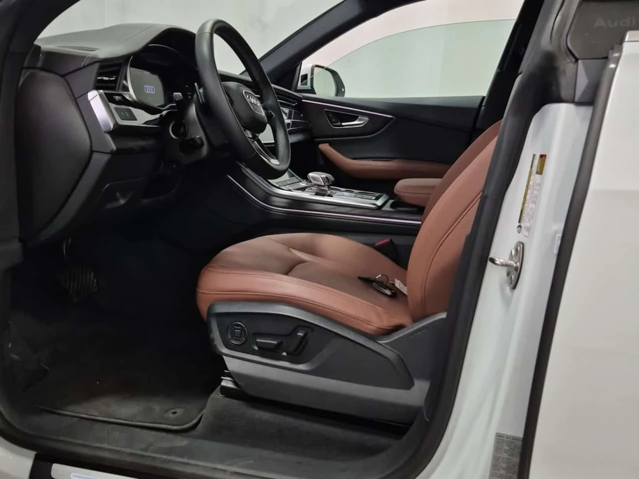 Audi Q8 3.0 TFSI| HUD| PANO| 360| AMBIENT| 2 КЛЮЧА| , снимка 5 - Автомобили и джипове - 56307595