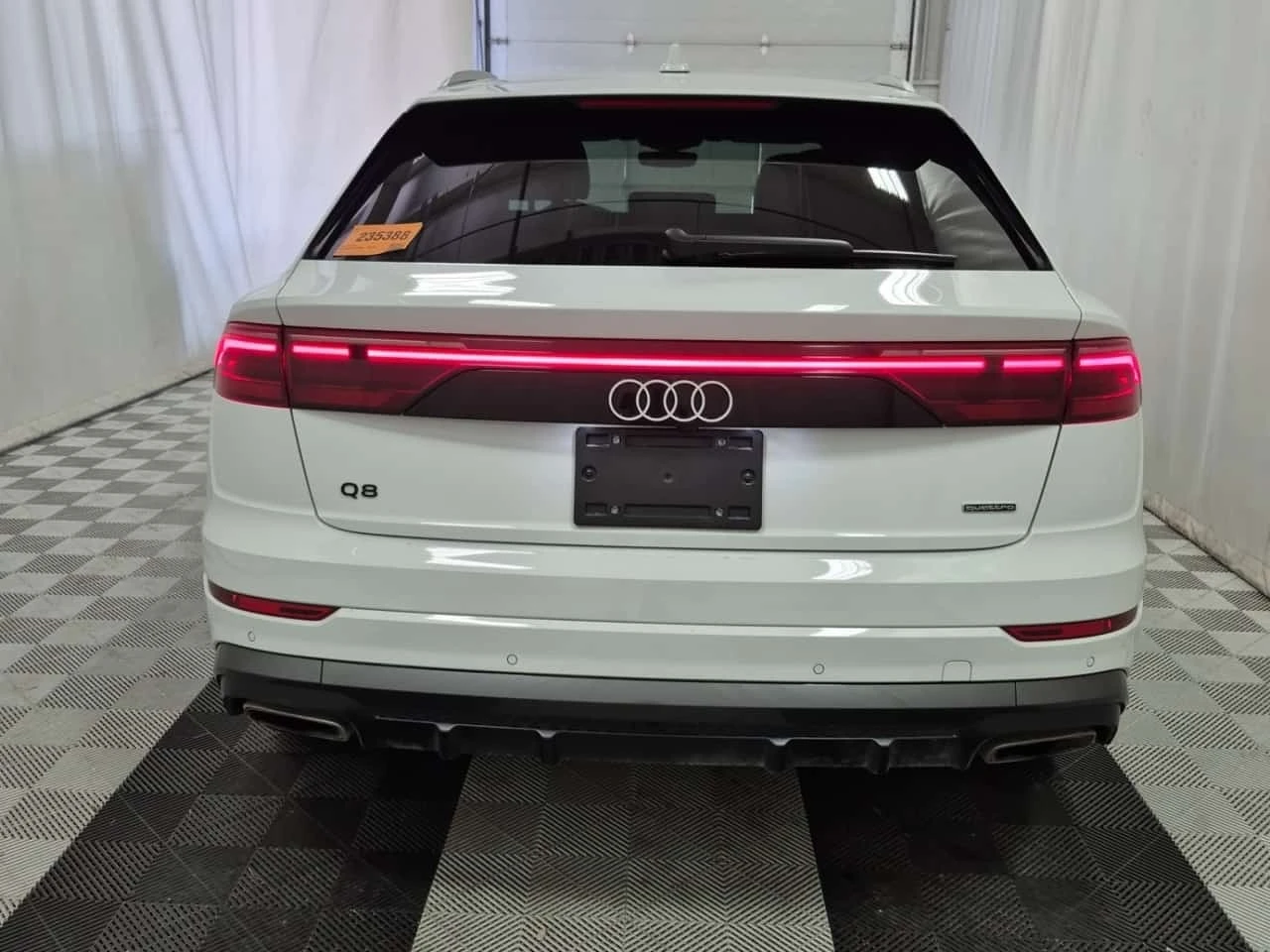 Audi Q8 3.0 TFSI| HUD| PANO| 360| AMBIENT| 2 КЛЮЧА| , снимка 17 - Автомобили и джипове - 56307595
