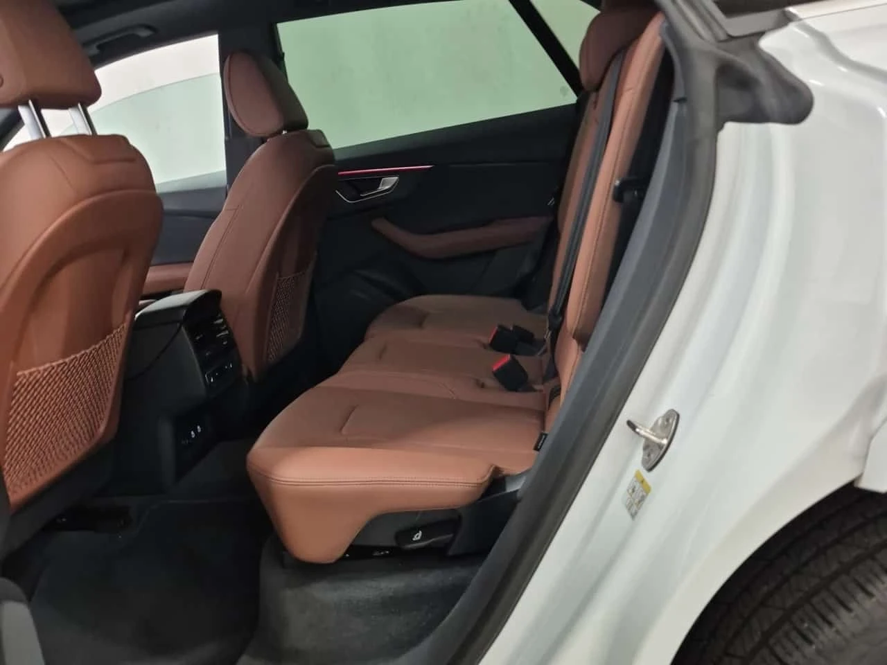 Audi Q8 3.0 TFSI| HUD| PANO| 360| AMBIENT| 2 КЛЮЧА| , снимка 12 - Автомобили и джипове - 56307595