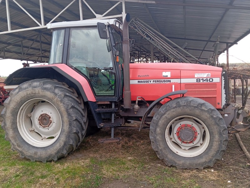 Трактор Massey 8140, снимка 1 - Селскостопанска техника - 45173041