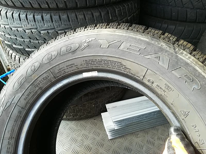 Гуми Зимни 235/65R16, снимка 3 - Гуми и джанти - 23625747