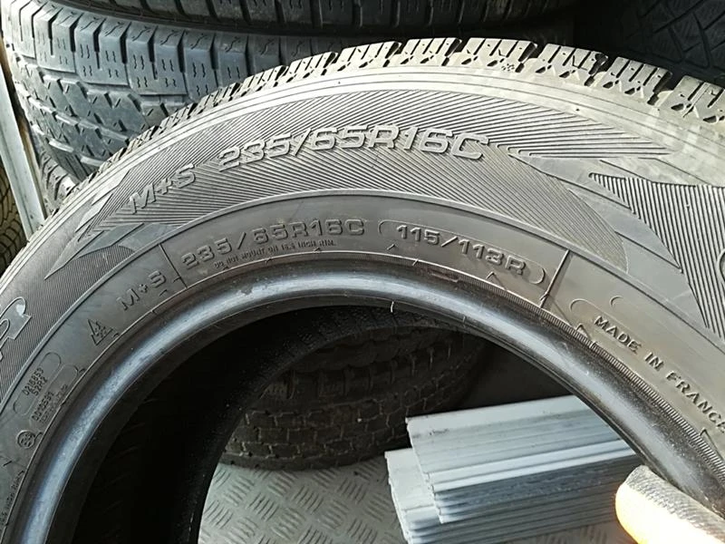 Гуми Зимни 235/65R16, снимка 4 - Гуми и джанти - 23625747