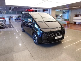     Hyundai Staria Luxury AWD