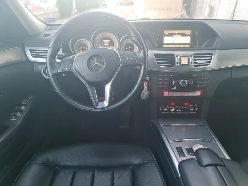 Mercedes-Benz E 350 4-MATIC , снимка 9 - Автомобили и джипове - 47368347