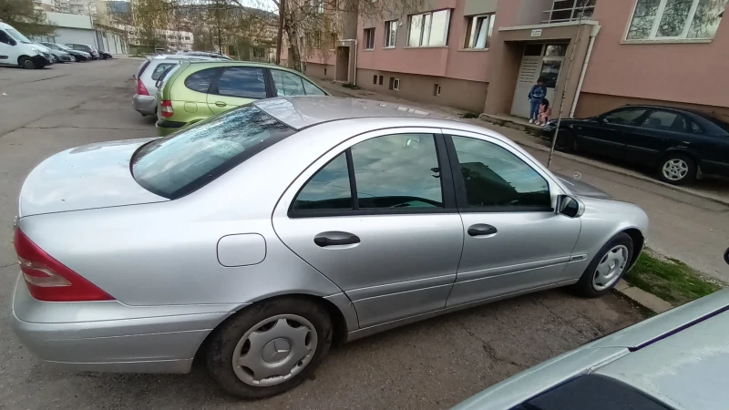 Mercedes-Benz C 200, снимка 5 - Автомобили и джипове - 47464538