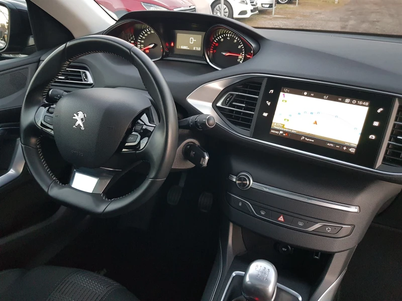 Peugeot 308 1.2 e-THP Allure, снимка 12 - Автомобили и джипове - 48235022