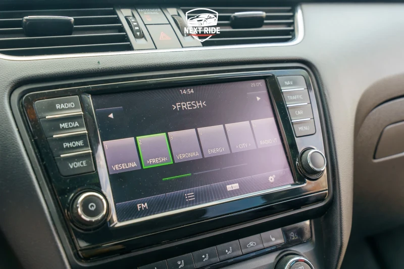 Skoda Octavia 1.6 TDI 105 к.с. DSG 2015 г. ТОП, снимка 14 - Автомобили и джипове - 51045349