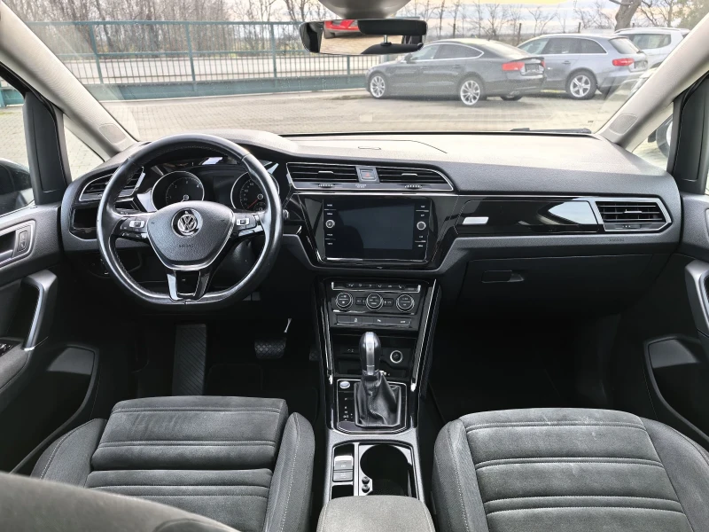 VW Touran ///Rline Full Extra 190кс Автоматик Топ Състояние, снимка 10 - Автомобили и джипове - 52975940