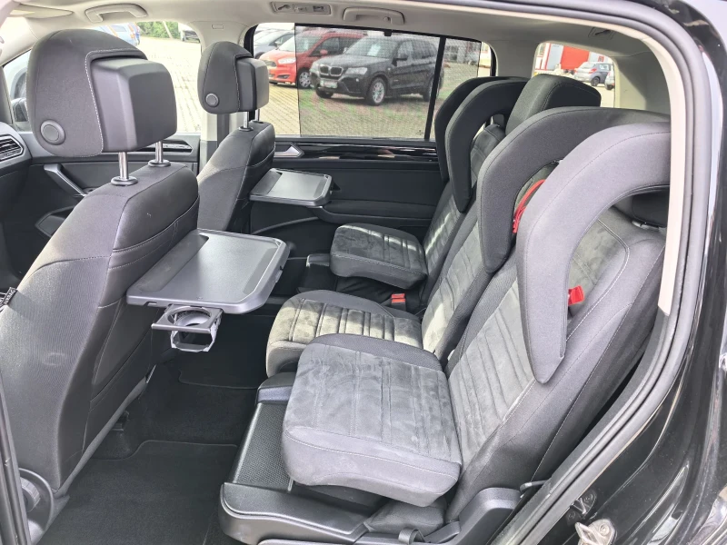 VW Touran ///Rline Full Extra 190кс Автоматик Топ Състояние, снимка 9 - Автомобили и джипове - 52975940