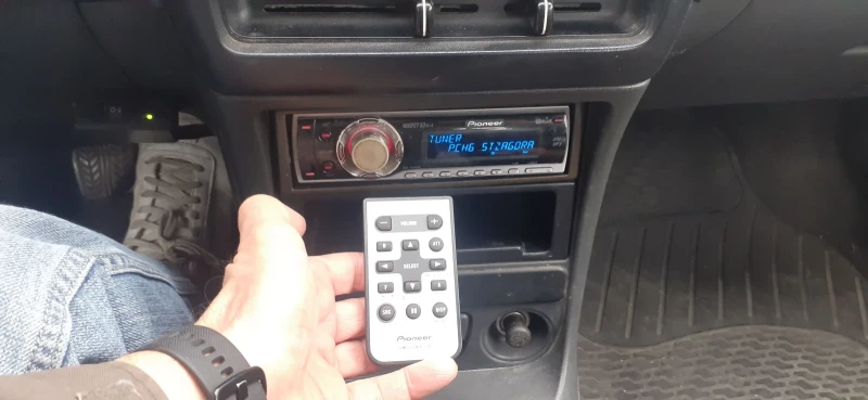 Mazda 323 АГУ, снимка 10 - Автомобили и джипове - 53507688