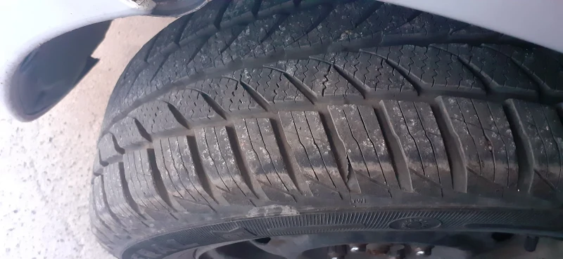 Mazda 323 АГУ, снимка 11 - Автомобили и джипове - 53507688