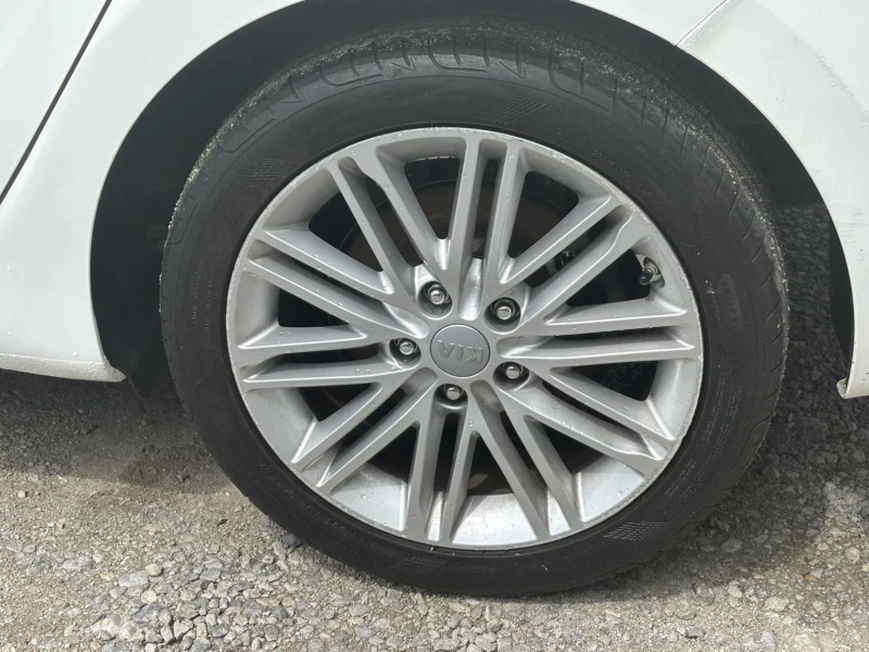 Kia Carens 1.7 eco dynamics - 17900 лв. - 22442571 | Car24.bg