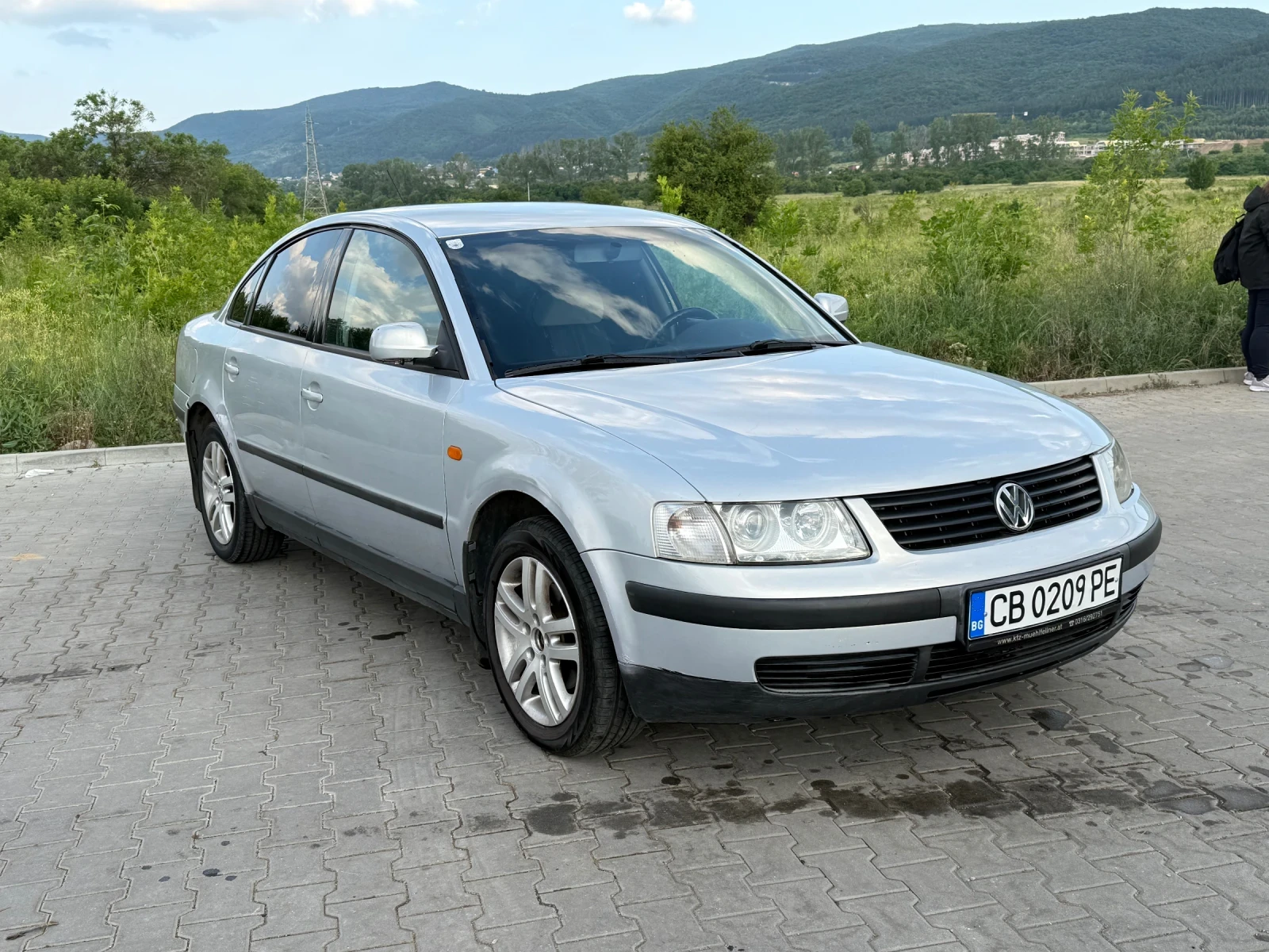 VW Passat 1.9 Автоматик - изображение 2