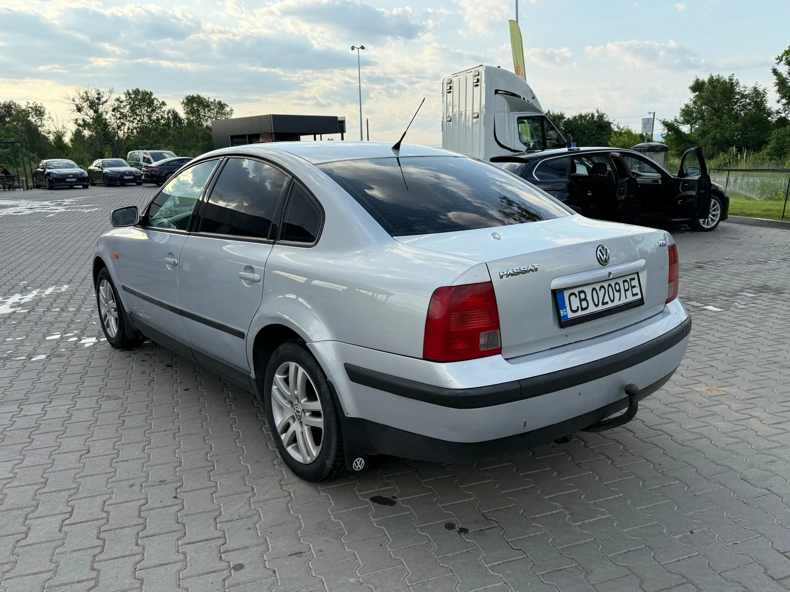 VW Passat 1.9 Автоматик - изображение 6