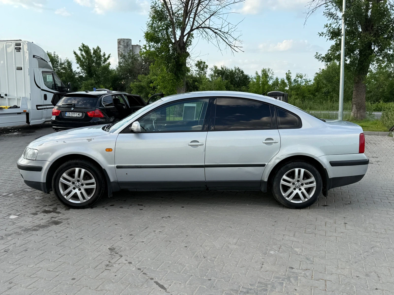 VW Passat 1.9 Автоматик - изображение 4