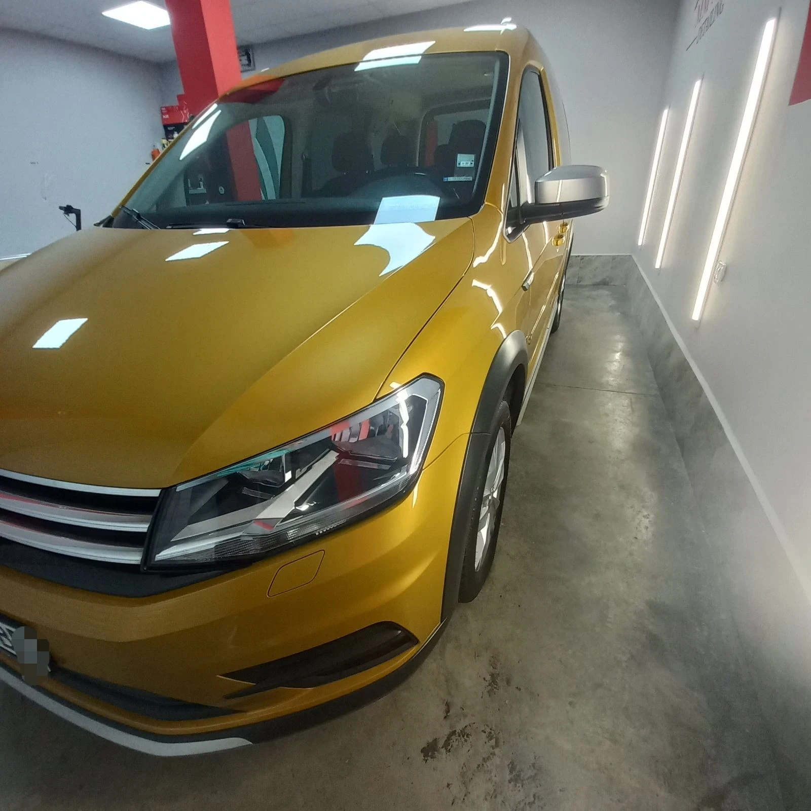 VW Caddy 2.0 4x4 ръчка ALLTRACK - изображение 9