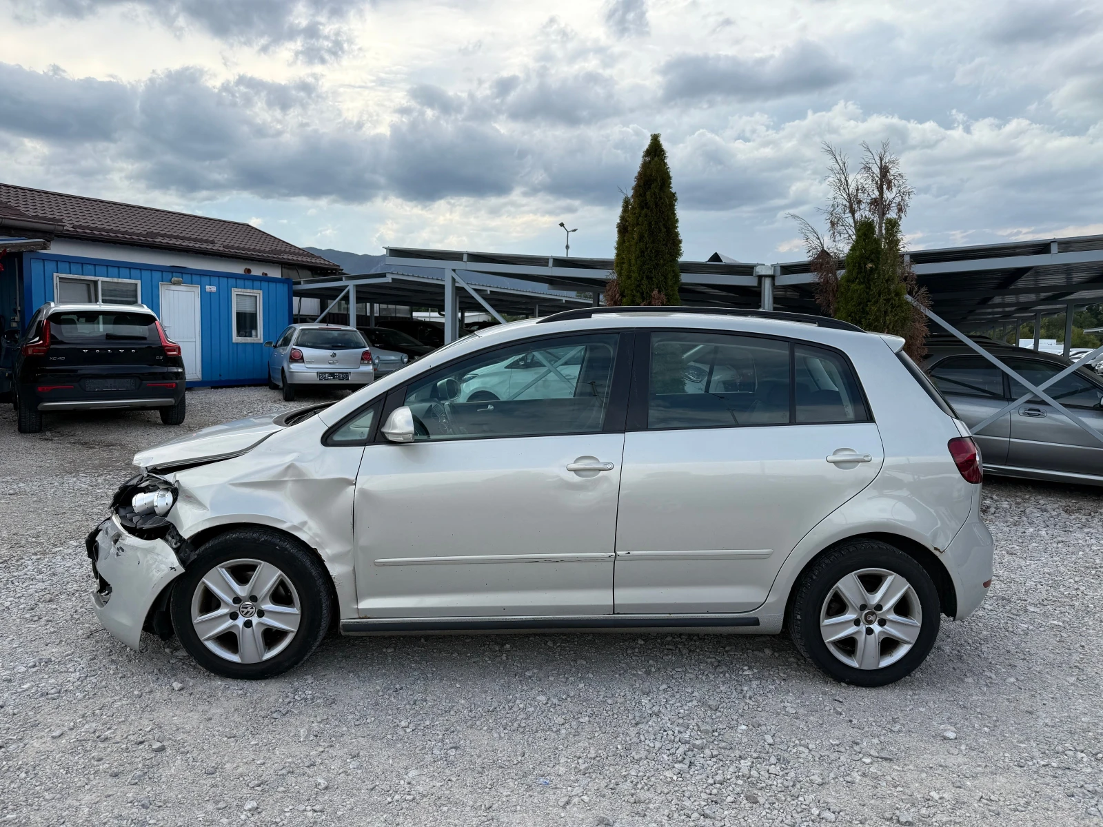 VW Golf Plus 2, 0 TDI 110 кс. УДАРЕН   - изображение 2