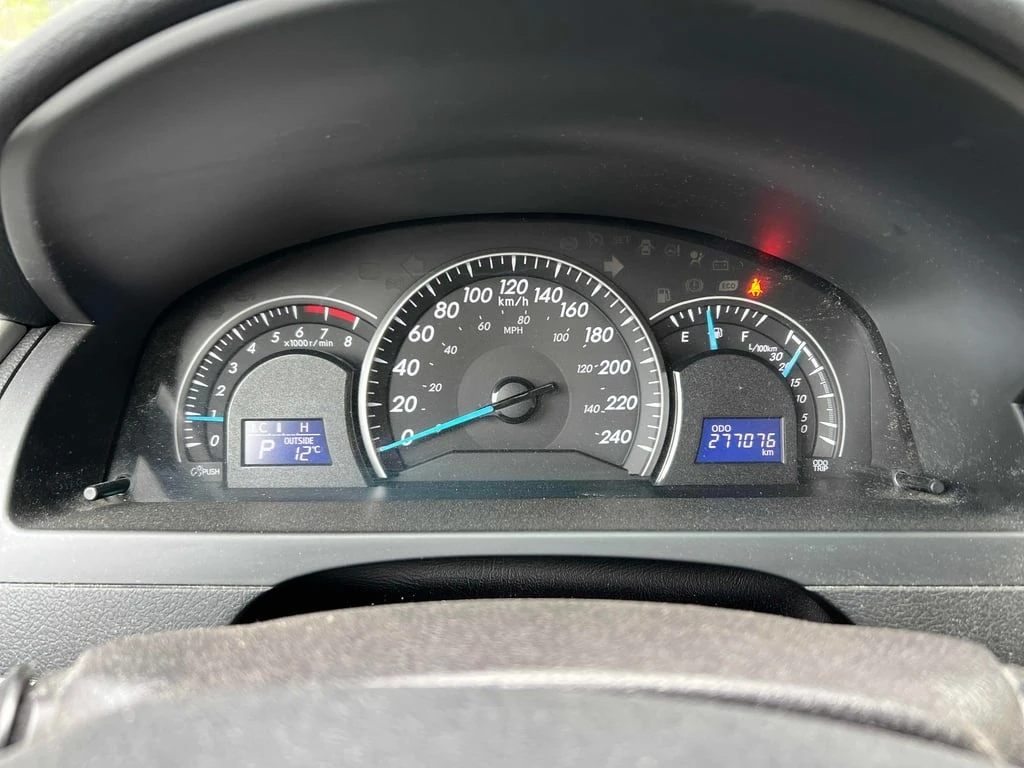 Toyota Camry * 4dr Sdn I4 Auto * CARFAX * ЦЕНА ДО БГ - изображение 8