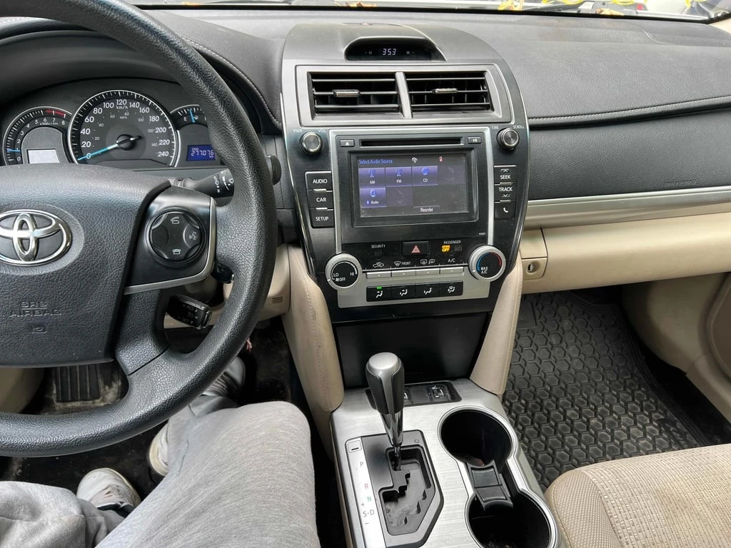 Toyota Camry * 4dr Sdn I4 Auto * CARFAX * ЦЕНА ДО БГ - изображение 9