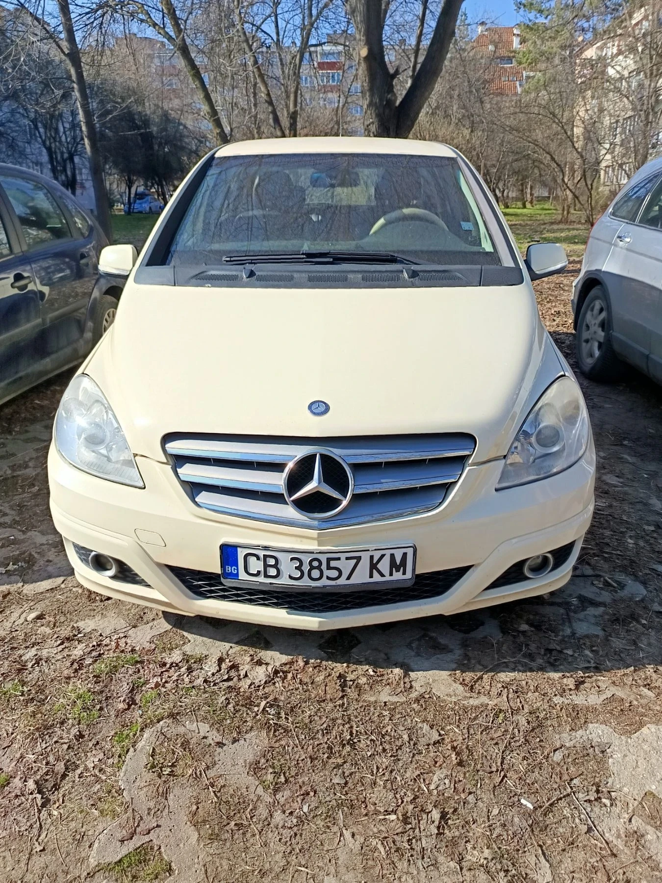 Mercedes-Benz B 180