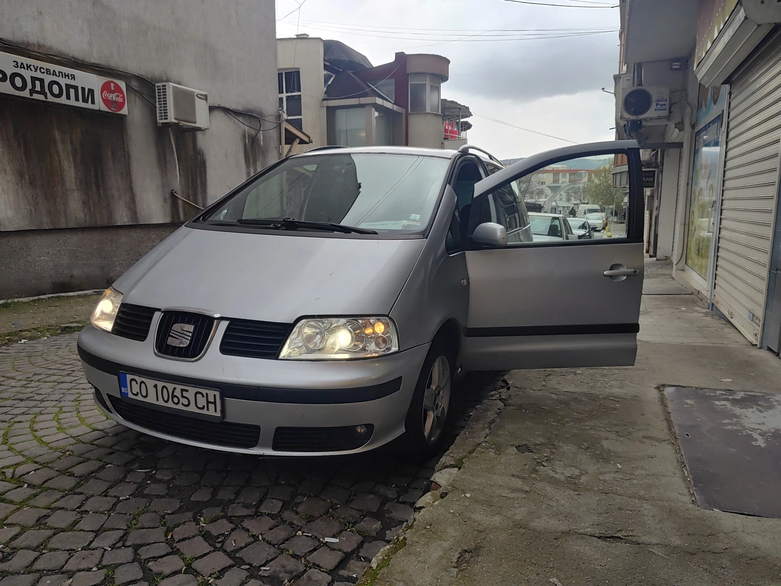Seat Alhambra, снимка 6 - Автомобили и джипове - 54310983