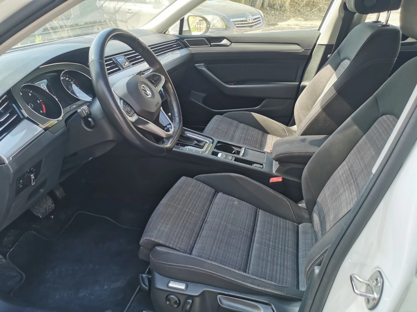 VW Passat 2.0 tdi, dsg 7, снимка 8 - Автомобили и джипове - 54323455