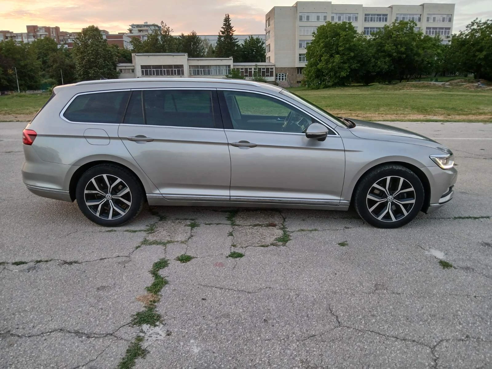 VW Passat 2.0 TDI DIGITAL , снимка 5 - Автомобили и джипове - 55647449
