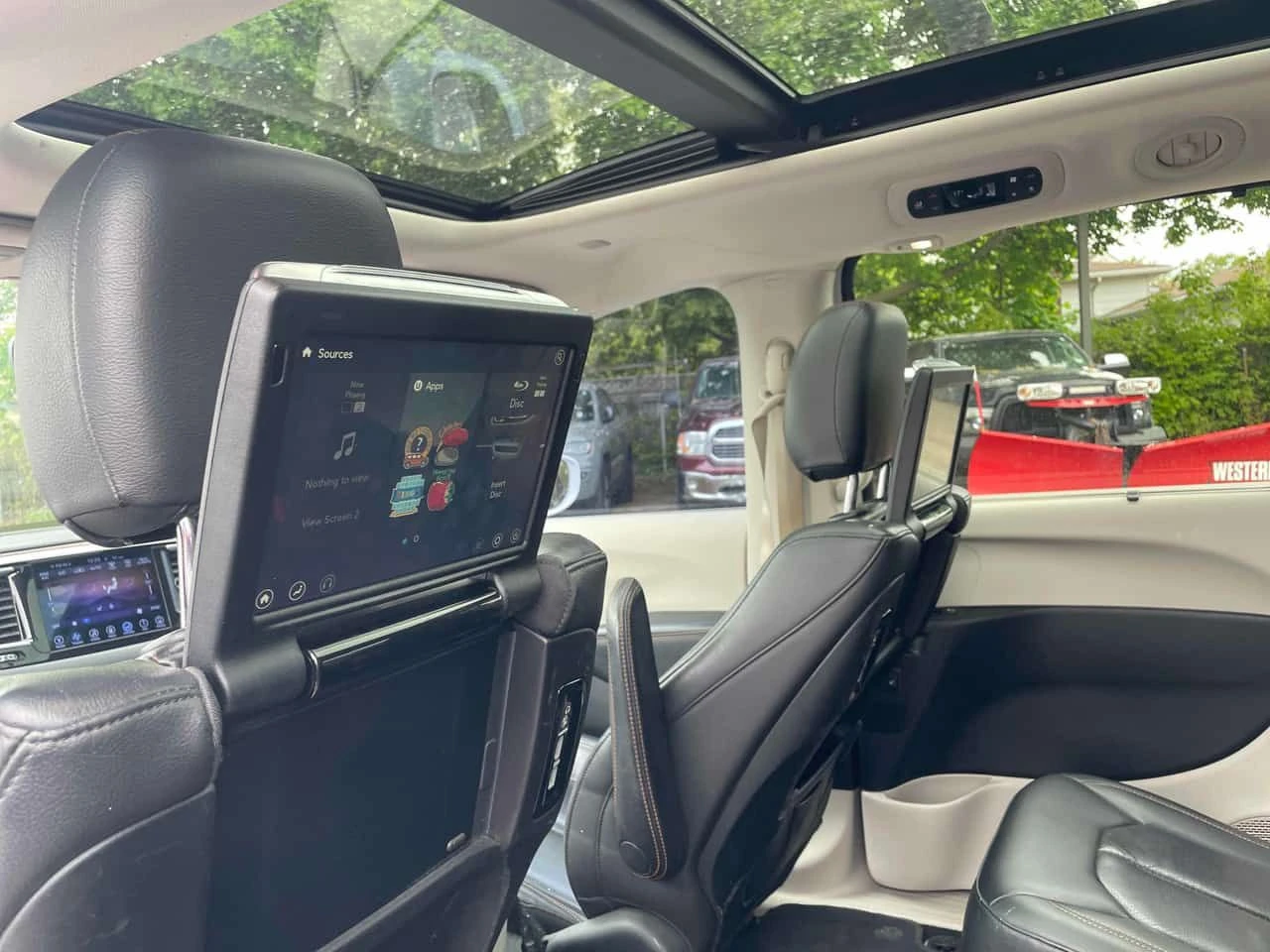 Chrysler Pacifica * Touring L Plus* АВТОКРЕДИТ БЕЗ ПЪРВОНАЧАЛНА ВНОС, снимка 10 - Автомобили и джипове - 54638586