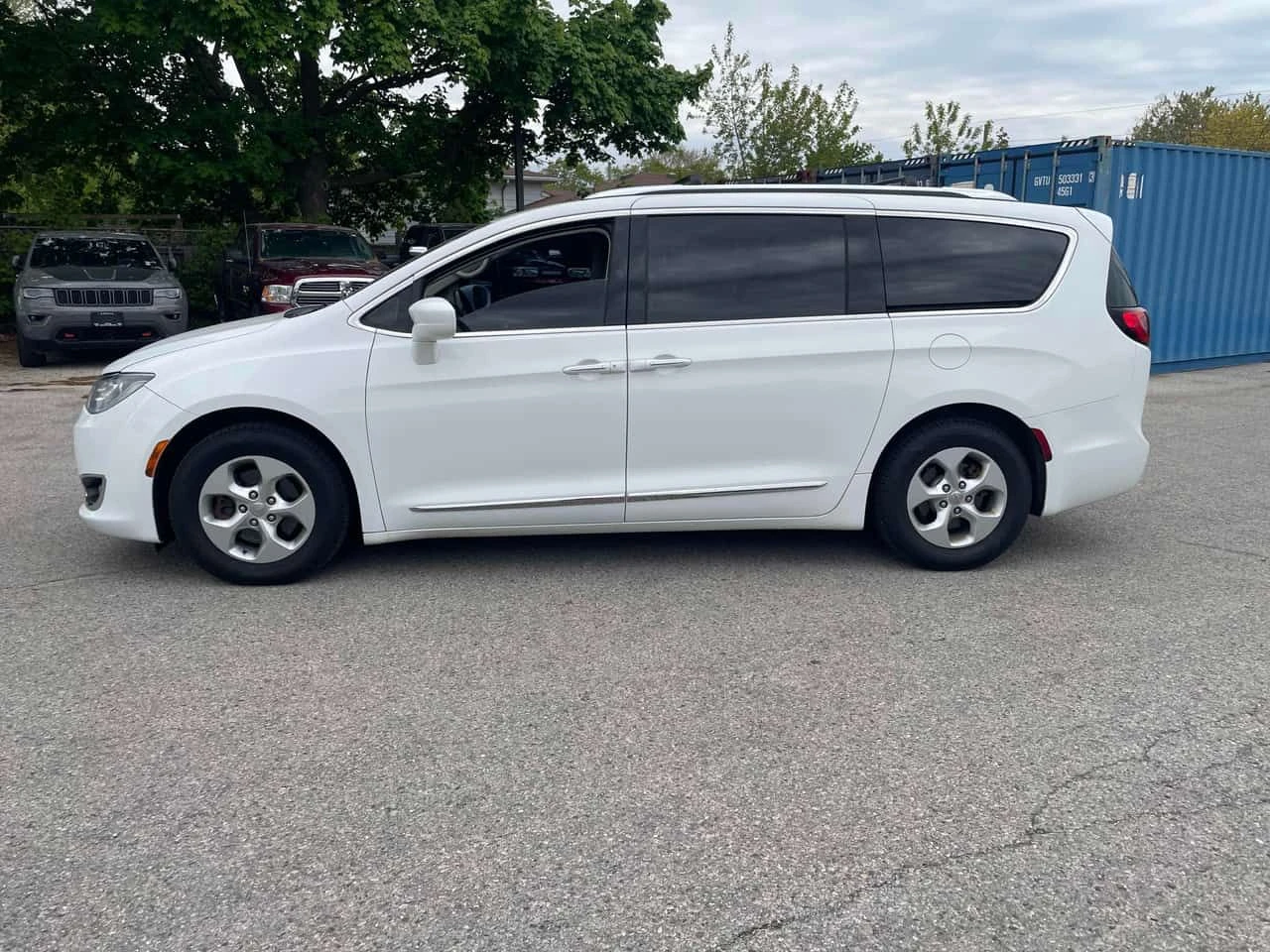 Chrysler Pacifica * Touring L Plus* АВТОКРЕДИТ БЕЗ ПЪРВОНАЧАЛНА ВНОС, снимка 2 - Автомобили и джипове - 54638586