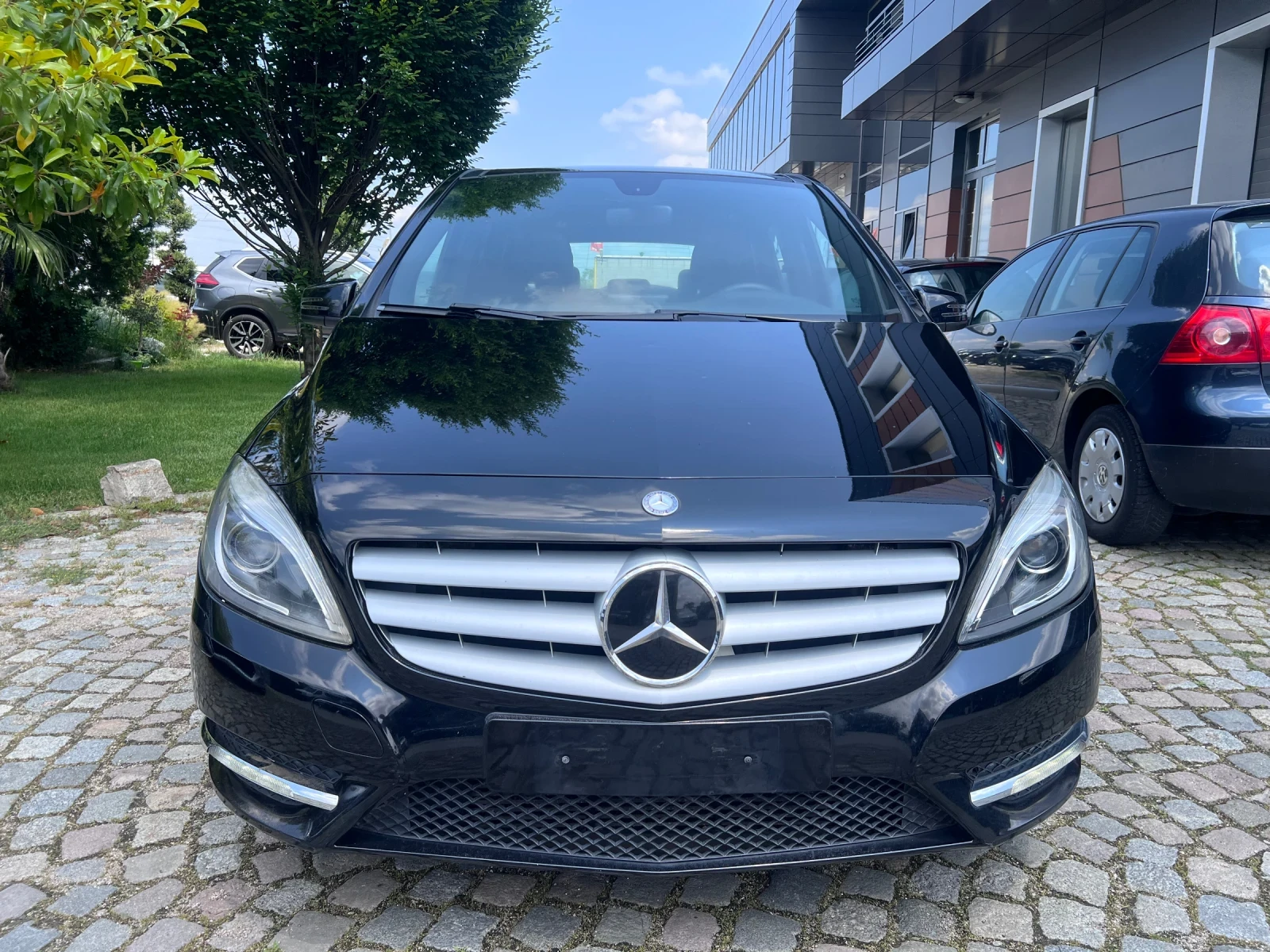 Mercedes-Benz B 180 Executive Full edition Led, снимка 2 - Автомобили и джипове - 54791092