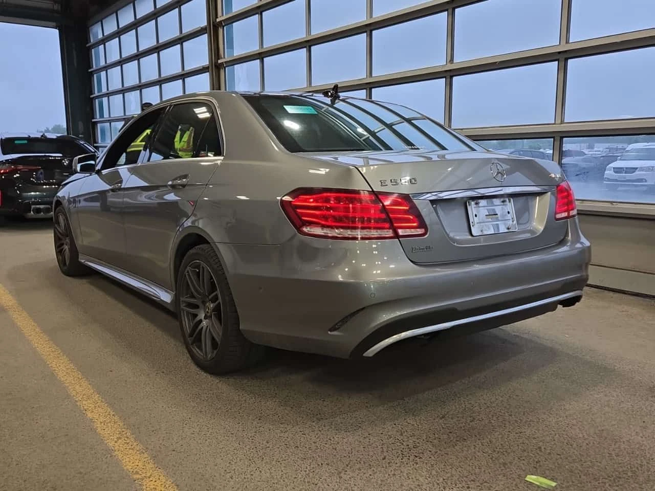 Mercedes-Benz E 500  / ДИСТРОНИК / 360 / КОЖА / 2 КЛЮЧА , снимка 4 - Автомобили и джипове - 55641358