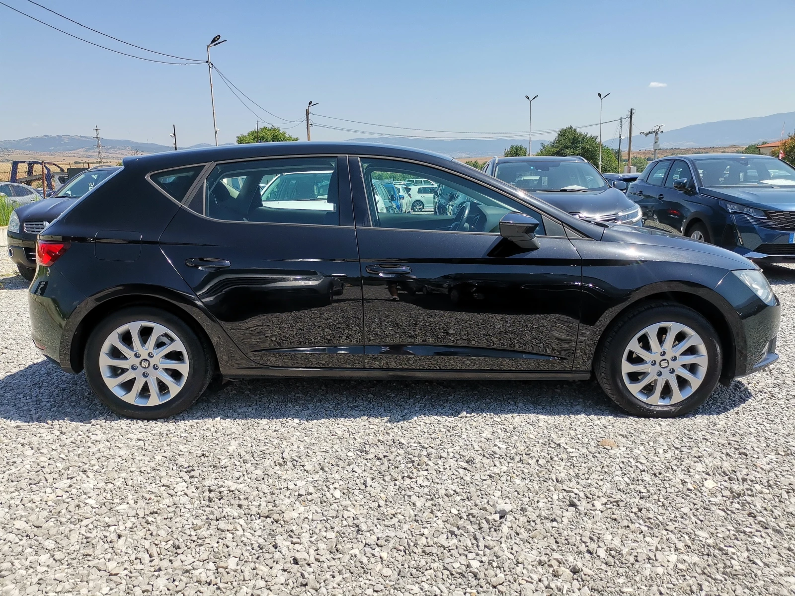 Seat Leon 1.6TDI E5B / Реални КМ / 1 СОБСТВЕНИК / БЕЗ РЪЖДА, снимка 2 - Автомобили и джипове - 55655111