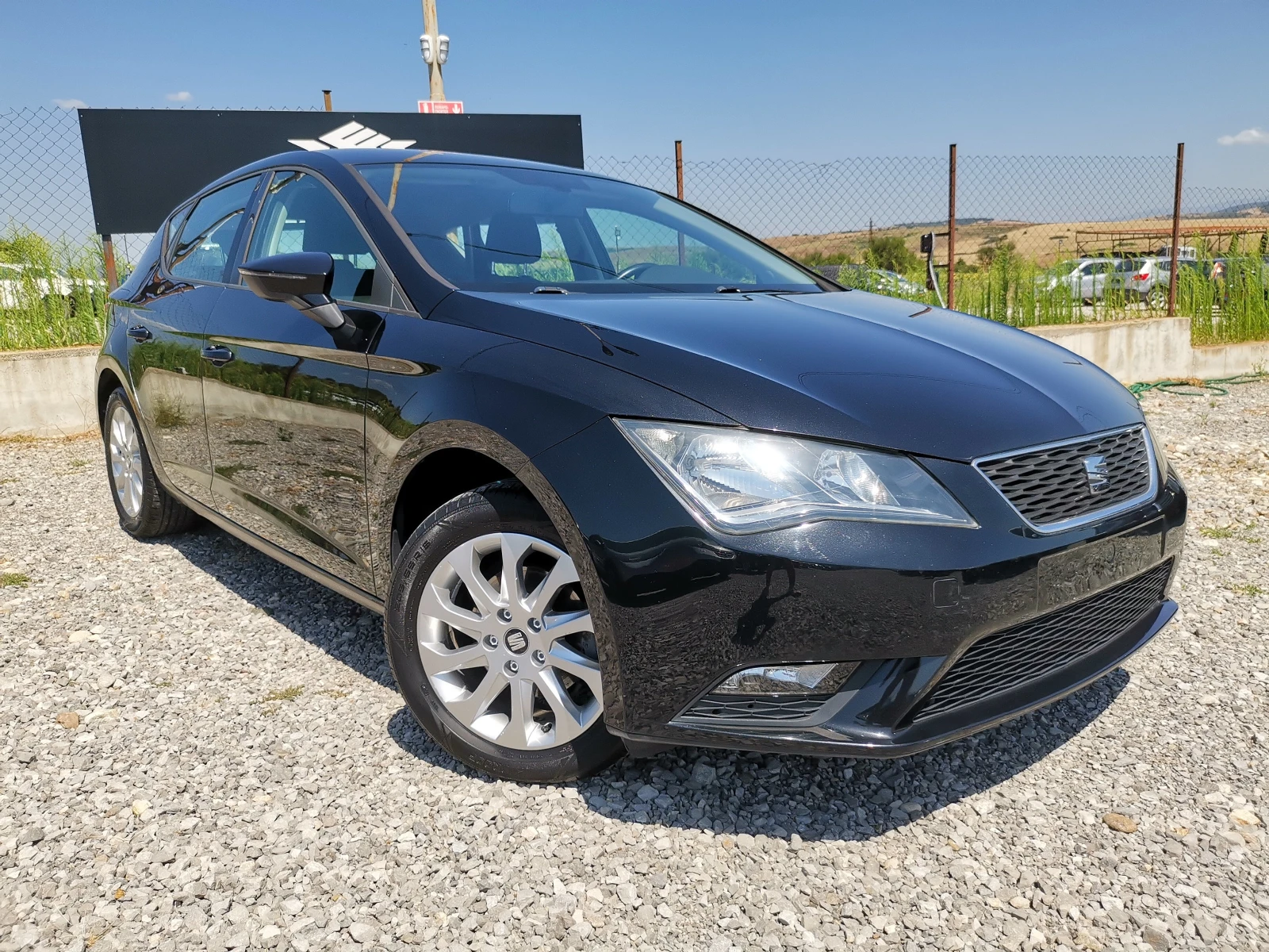 Seat Leon 1.6TDI E5B / Реални КМ / 1 СОБСТВЕНИК / БЕЗ РЪЖДА