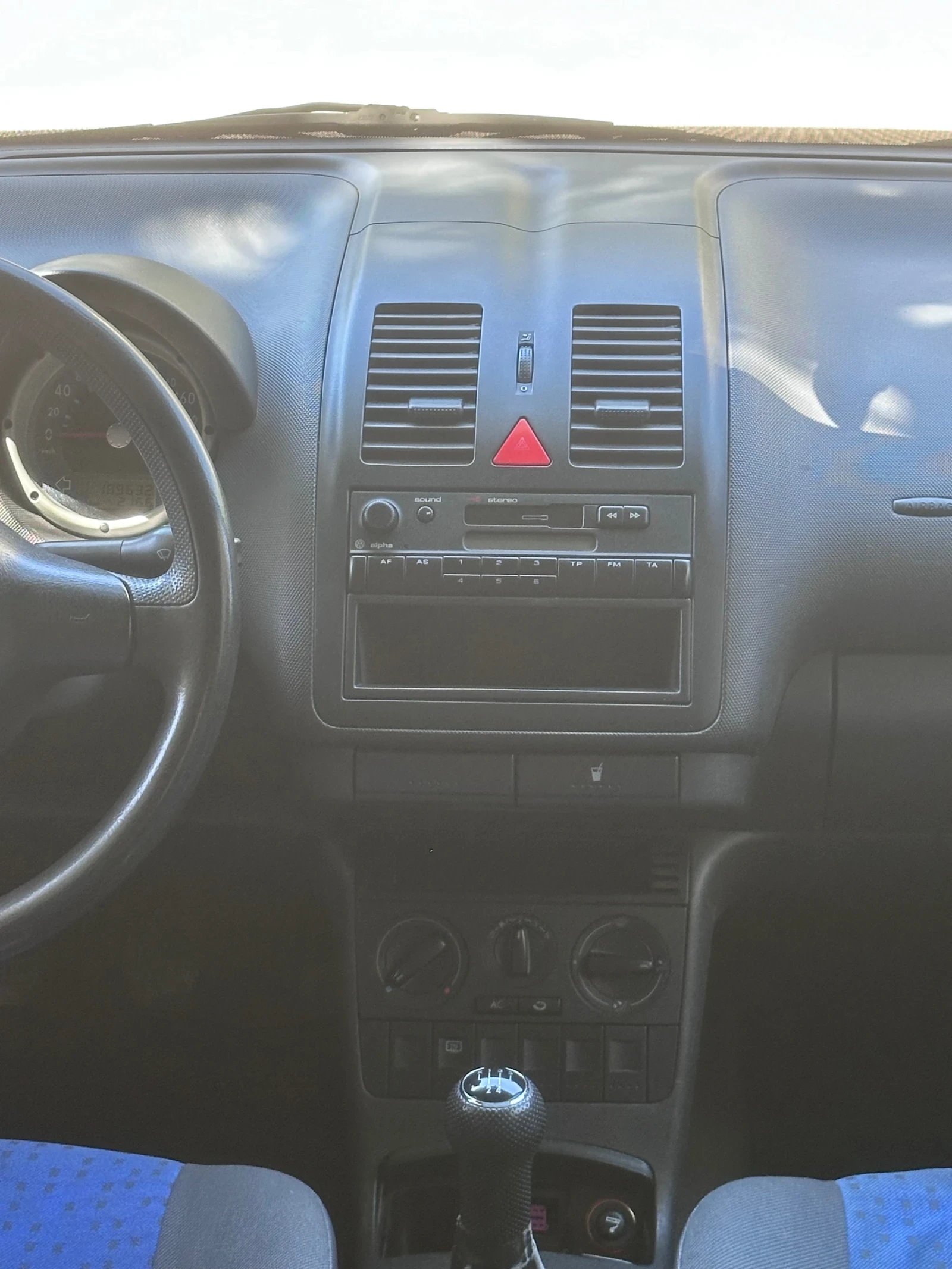 VW Lupo 1.0 (50к.с.) КЛИМАТИК, снимка 10 - Автомобили и джипове - 55680341