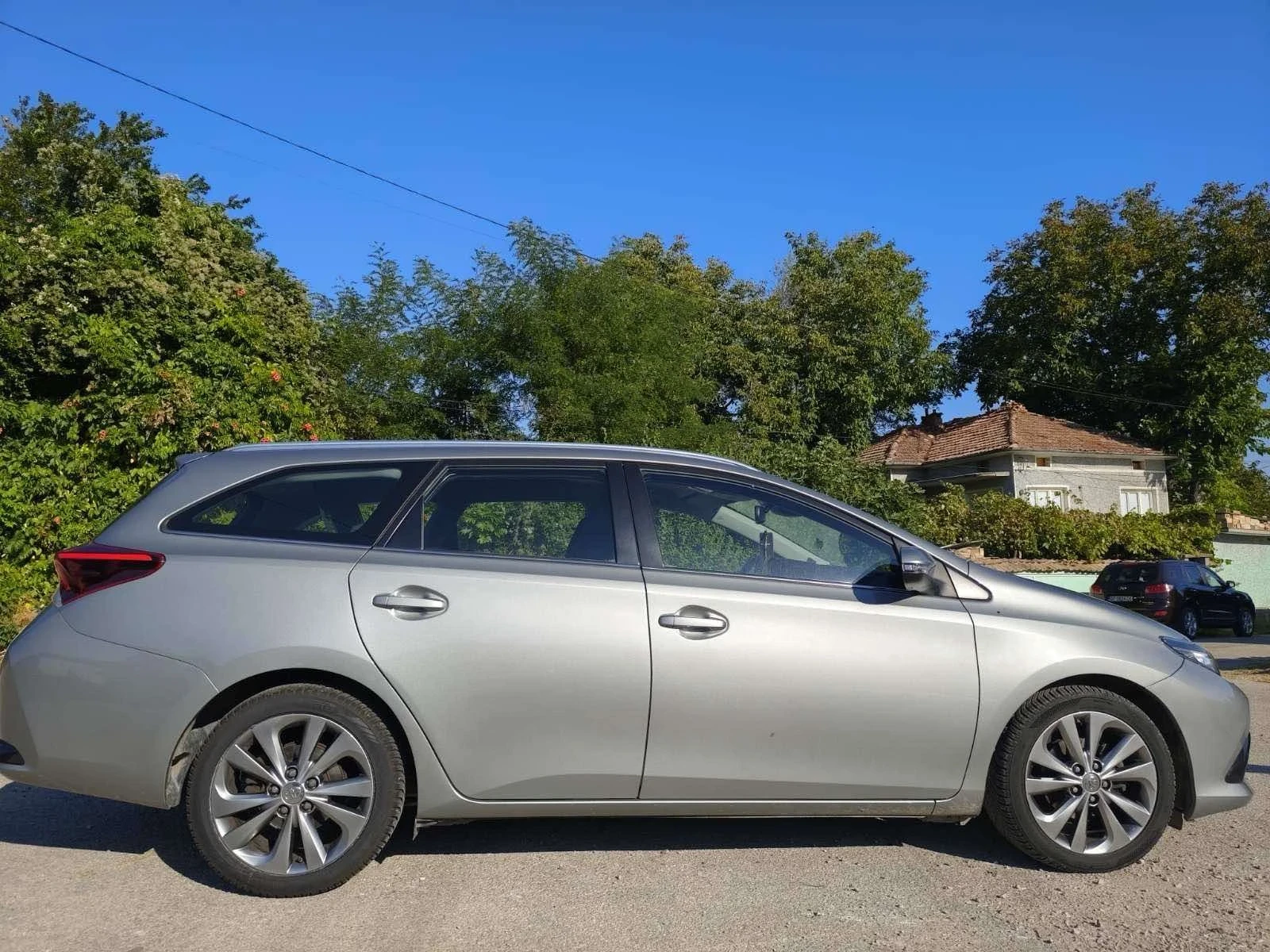 Toyota Auris, снимка 3 - Автомобили и джипове - 55689222