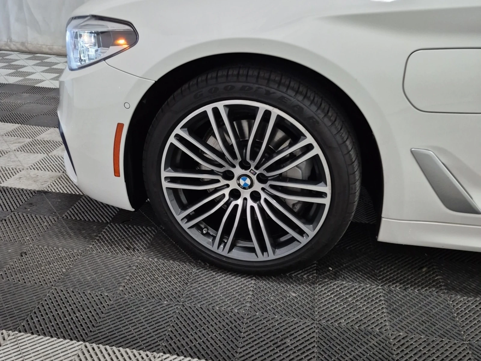 BMW 530E * XDRIVE IPERFORMANCE * CARFAX * , снимка 15 - Автомобили и джипове - 55911437