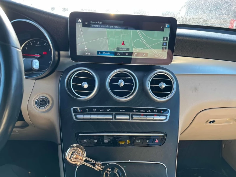 Mercedes-Benz GLC * 300 * CARFAX * DISTRONIC* , снимка 9 - Автомобили и джипове - 53287614