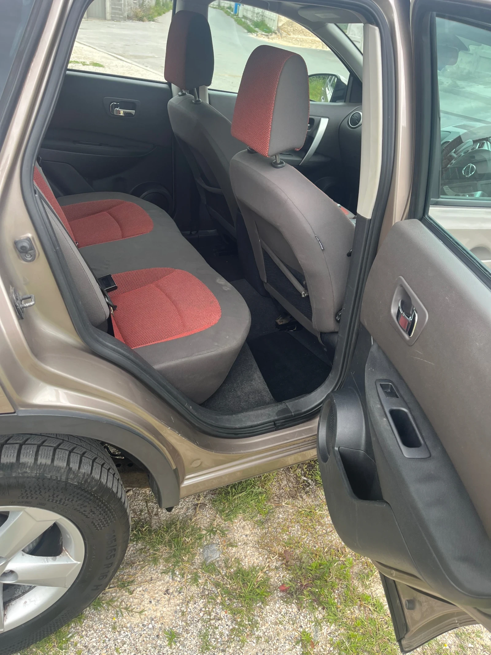 Nissan Qashqai 2.0 - изображение 8