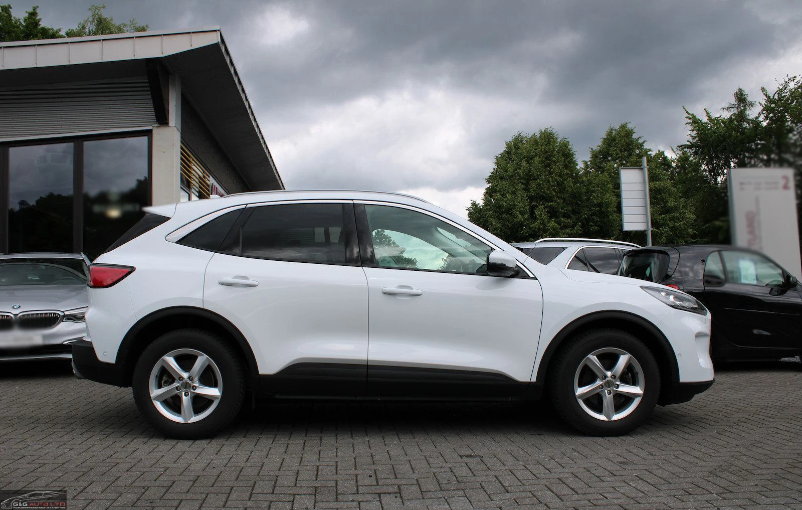 Ford Kuga 2.0/TITANIUM/120HP/NAVI/LED/B&O/LANE-ASSIST/193f - изображение 6