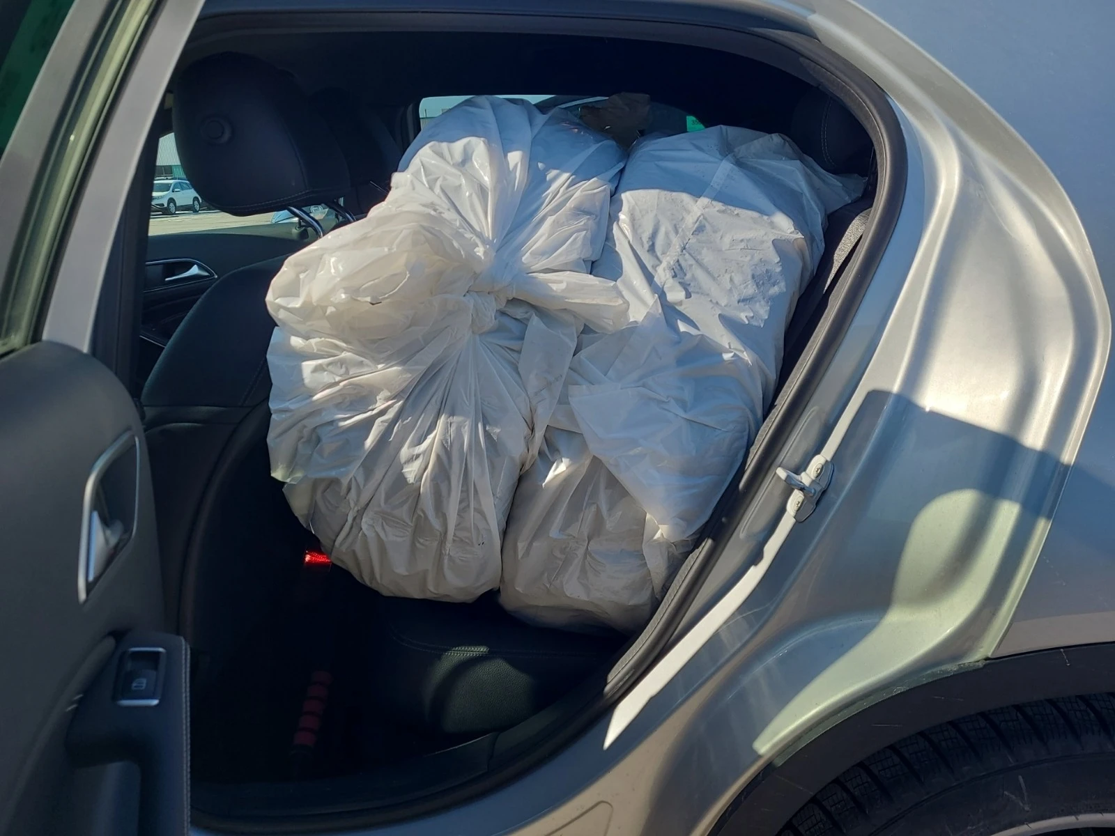 Mercedes-Benz GLA 250 4MATIC * * PANO * * CARFAX * * АВТО КРЕДИТ * * , снимка 10 - Автомобили и джипове - 53774508