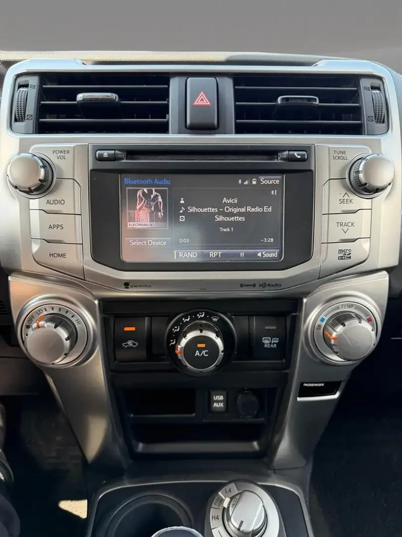 Toyota 4runner 4.0* V6* ПОДГРЕВ* КАМЕРА* КЕЙЛЕС* LANE* ASSIST, снимка 8 - Автомобили и джипове - 55752405