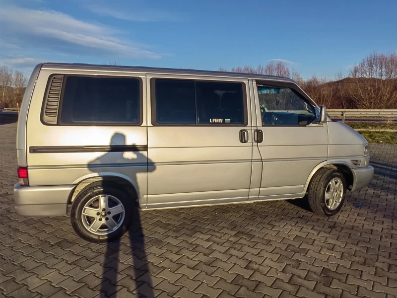 VW Caravelle, снимка 4 - Бусове и автобуси - 49556735