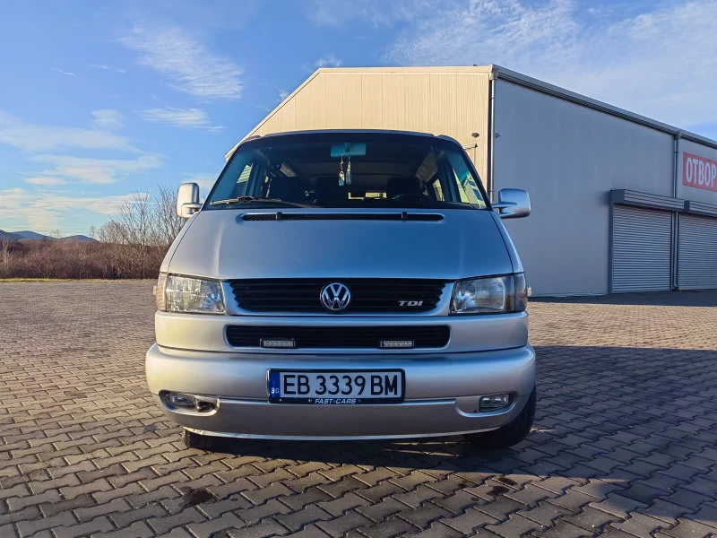 VW Caravelle, снимка 2 - Бусове и автобуси - 49556735