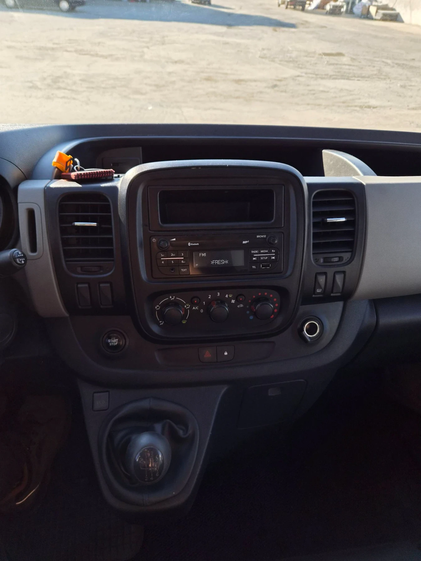 Renault Trafic НОВ ВНОС Keyless, КАМЕРА, КЛИМА , SORTIMO, снимка 13 - Бусове и автобуси - 56638155