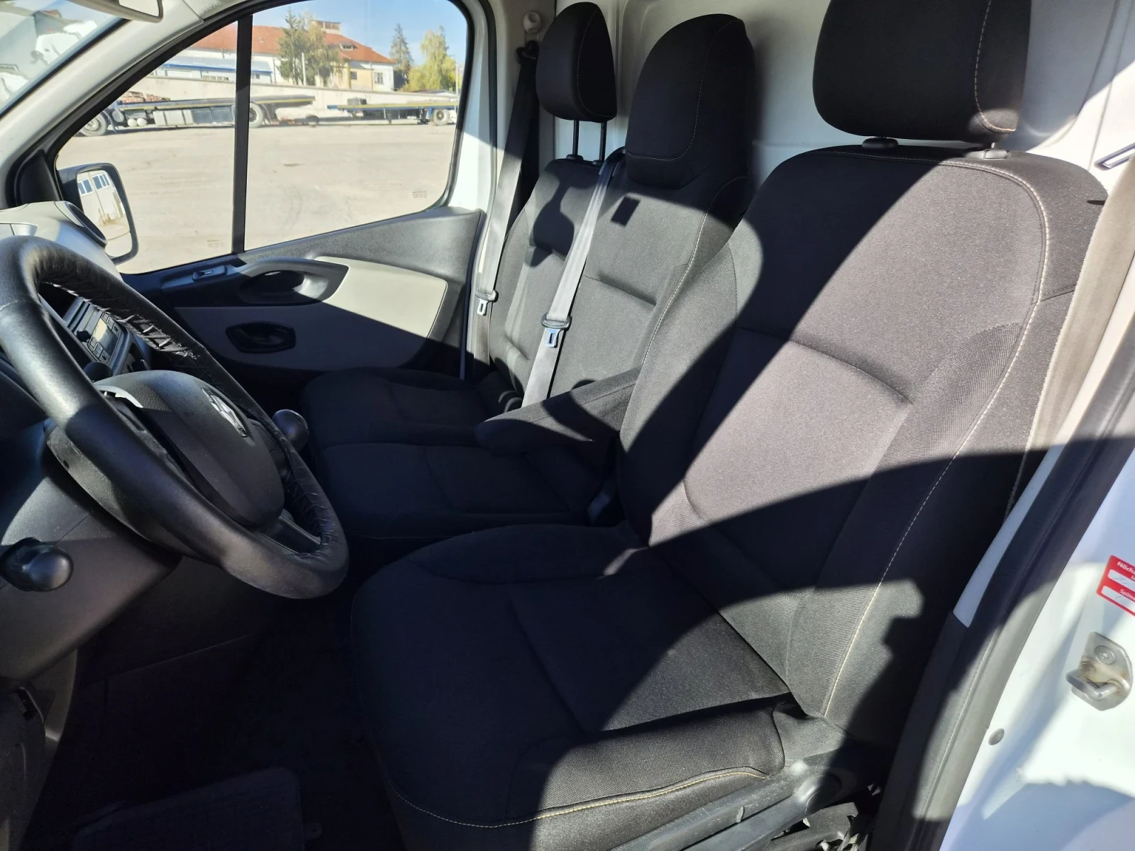 Renault Trafic НОВ ВНОС Keyless, КАМЕРА, КЛИМА , SORTIMO, снимка 11 - Бусове и автобуси - 56638155