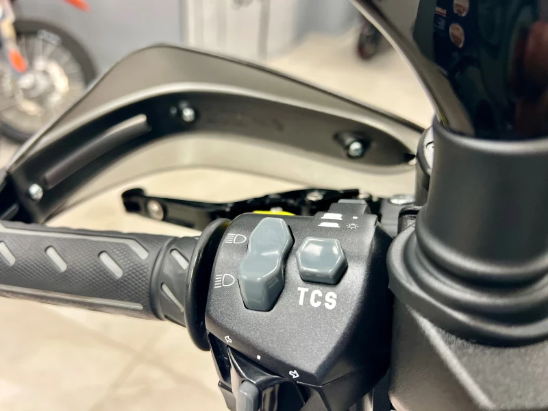 Kymco Xciting 400 S ABS TCS 2023 7000 km - 424 лв/месец, снимка 9 - Мотоциклети и мототехника - 51316293