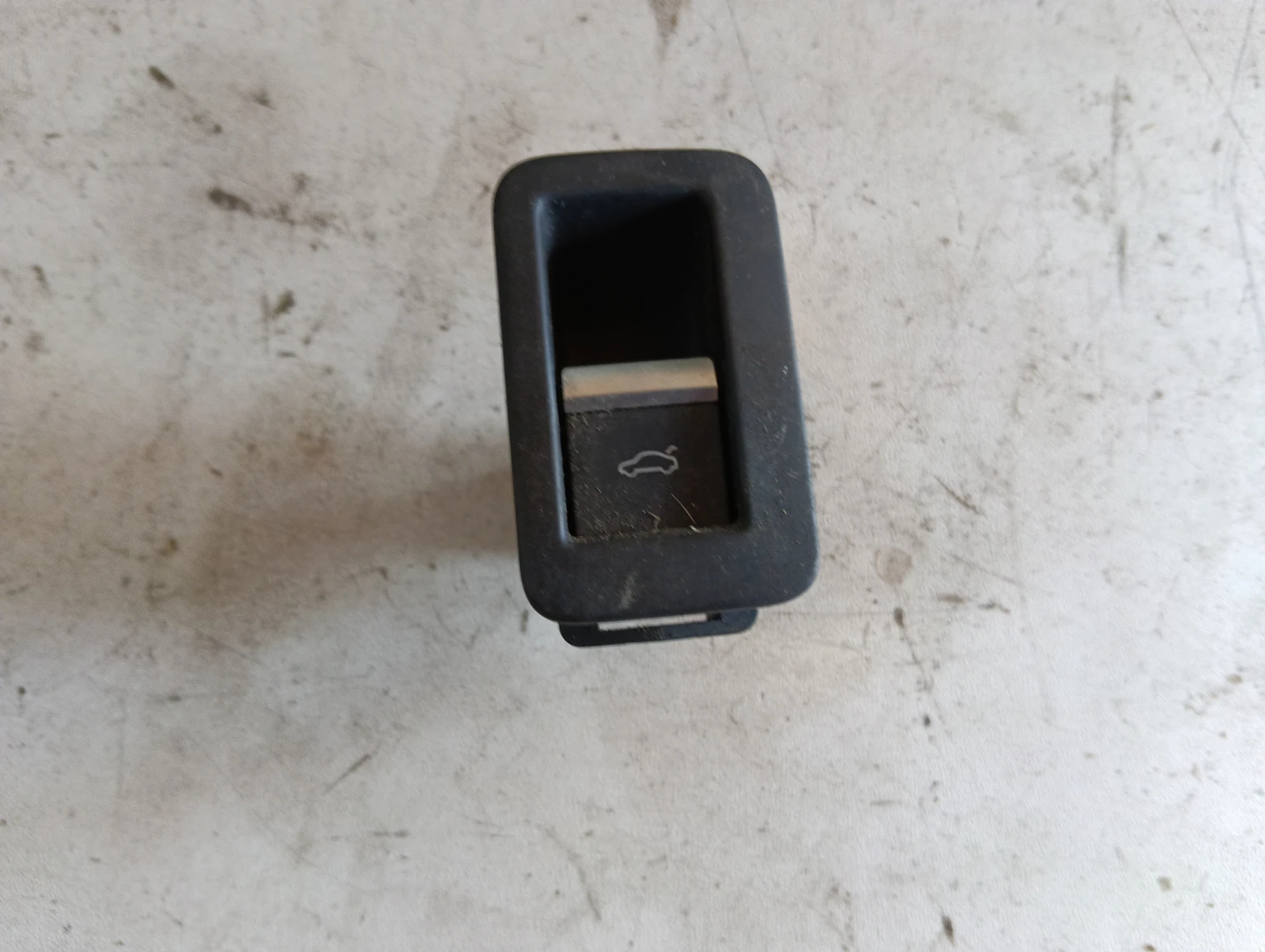 копче отваряне заден капак 4M0959831A Audi A4