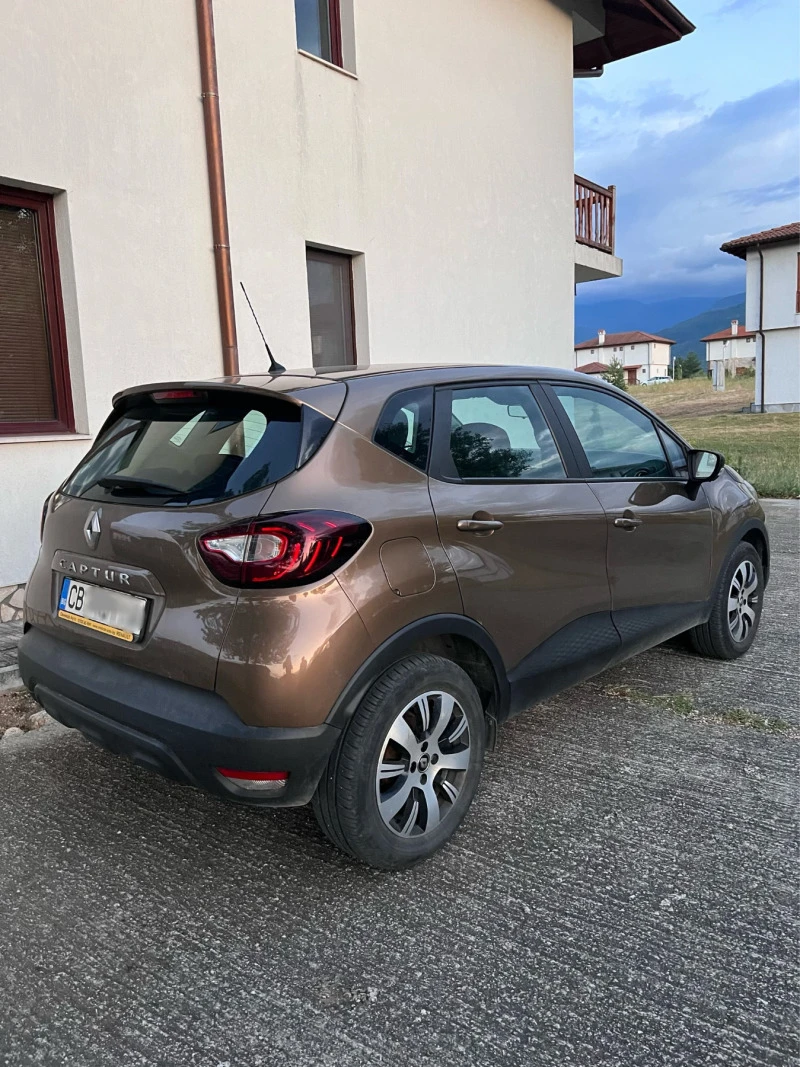 Renault Captur, снимка 6 - Автомобили и джипове - 41610114